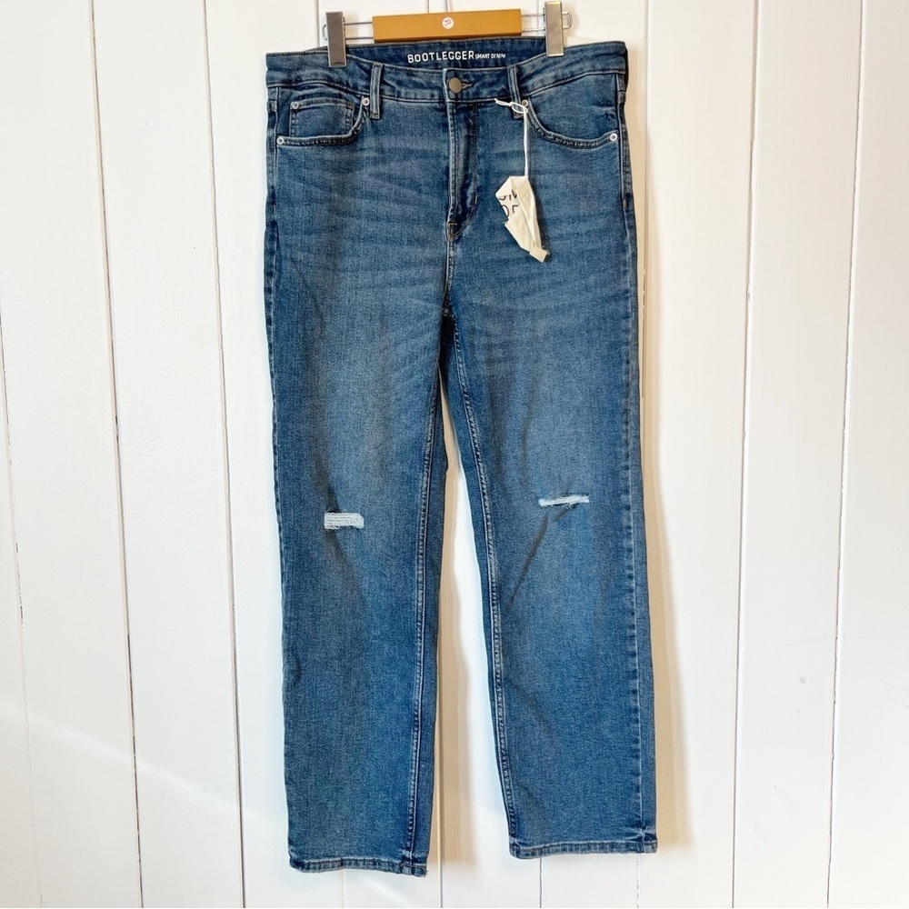 Bootlegger Smart Denim High Rise Straight Jeans. Size 32.